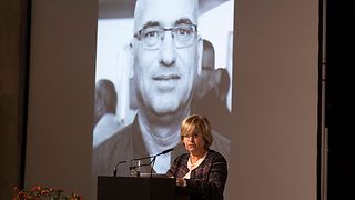 Die Generalkonsulin am Rednerpult