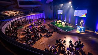 Podiumsrunde in der Liederhalle Stuttgart mit Publikum
