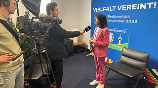 Muhterem Aras gibt ein Interview