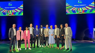 Gruppenbild mit Teilnehmenden des Podiums