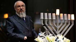 Rabbiner Yehuda Pushkin richtet Worte an die Gäste im Landtag.