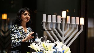 Landtagspräsidentin Muhterem Aras spricht ein Grußwort.