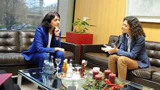 Im Gespräch Landtagspräsidentin Muhterem Aras und Tatsiana Khomich