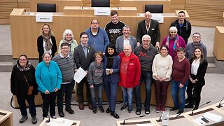 Eine Gruppe der Johannes-Diakonie aus Mosbach sowie Mitglieder der Lebenshilfe Baden-Württemberg zu Besuch im Landtag