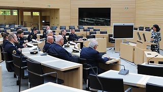 Aras begrüßt Soldaten 