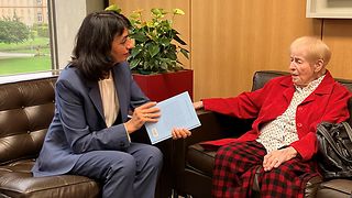 Präsidentin Aras und Charlotte Isler im Gespräch