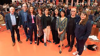 Gruppenbild Präsidentin Aras mit Teilnehmenden