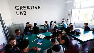 Jugendliche erarbeiten zusammen im Workshop "Mobilität" an ihren Ideen und Forderungen