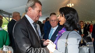 Aras gratuliert Oettinger