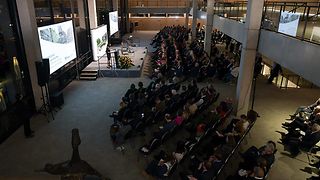 Blick aufs Publikum mit etwa 400 Personen.