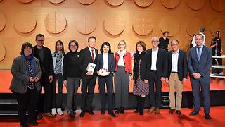 Gruppenfoto mit Landtagspräsidentin Muhterem Aras