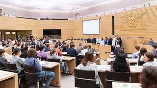 Stimmen mit der Europahymne auf den Tag ein: die Unerhörten Tonartisten