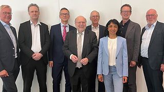 Frau Aras mit Verlegern des Verbandes