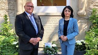 Frau Aras mit Daniel Strauß, Vorsitzender des Landesverbandes Deutscher Sinti und Roma