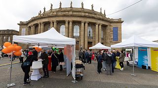 Stände vor der Staatsoper