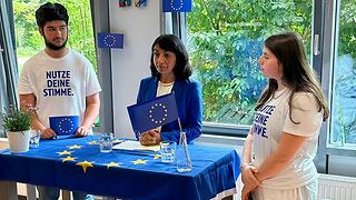 Die Gesprächsrunde wird von Schülerinnen und Schülern der Europa AG moderiert.