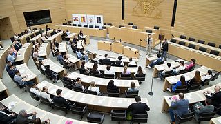 Alexander Wolff und Steffen Münster (Gitarre) stimmen musikalisch auf die Preisverleihung ein.