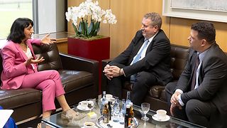 Landtagspräsidentin Muhterem Aras mit dem ungarischen Botschafter