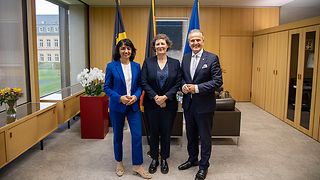 Gruppenbild im Büro der Präsidentin mit Aras, Nopper und Barseghian