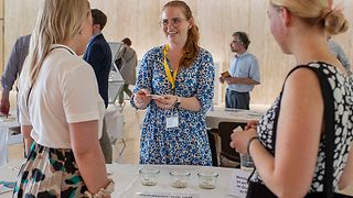 Schätzspiel am Info-Stand der Bürgerbeauftragten