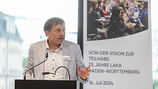 Redner am Pult