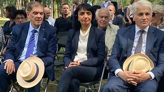 Romani Rose, Muhterem Aras und Mehmet Daimagüler, Antiziganismusbeauftragter der Bundesregierung (v.l.)