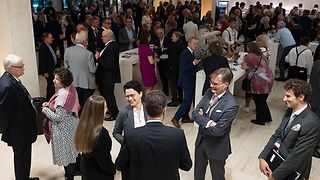 Gespräche und Austausch beim Begrüßungsabend im Landtag