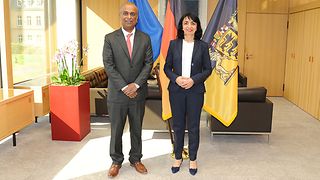 Aras mit Generalkonsul aus Indien 