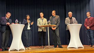 Diskussion auf Bühne