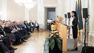 Landtagspräsidentin Muhterem Aras hält ein Grußwort 