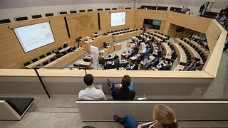 Blick von der Pressetribüne in den Plenarsaal