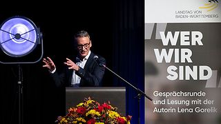 Am Rednerpult: OB Ibert