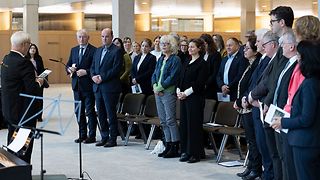 Dr. Gerhard Neudecker am Mikrofon