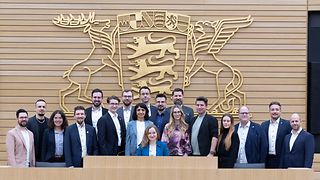 Gruppenfoto im Plenarsaal