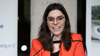 Sarah Reisinger am Rednerpult