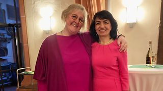 (von links nach rechts: Landesbischöfin Prof. Dr. Heike Springhart und Landtagspräsidentin Muhterem Aras)