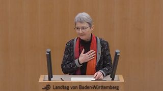 Stefanie Seemann am Redepult