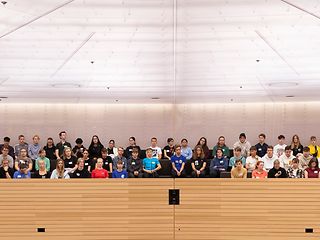 Junge Menschen auf der Besuchertribüne im Plenarsaal