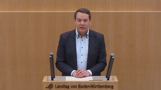 Oliver Hildenbrand am Redepult