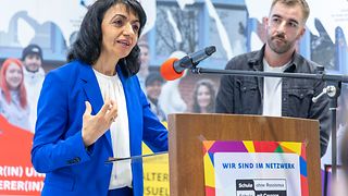 Landtagspräsidentin Muhterem Aras am Redepult