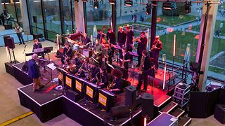 Das Landesjugendjazzorchesters bringt die Lobby zum Swingen