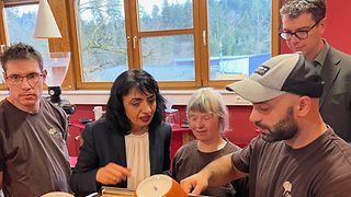 Landtagspräsidentin Muhterem Aras bei einem Rundgang