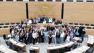 Gruppenbild im Plenarsaal