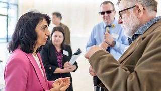 Landtagspräsidentin Frau Aras im Gespräch mit Vertreterinnen und Vertreter des Blinden- und Sehbehindertenverbands Württembergs