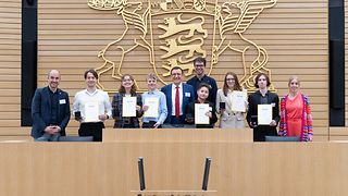  Gruppenbild im Plenarsaal