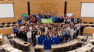 Gruppenbild im Plenarsaal