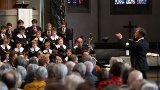 Die Stuttgarter Hymnes-Chorknaben singen