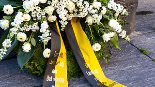 Niederlegung des Kranzes "Zum 80. Jahrestag der Befreiung von Nationalsozialismus und Krieg"