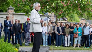 Rede auf Friedhof