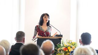 Landtagspräsidentin Muhterem Aras hält auf der Abendveranstaltung eine Rede